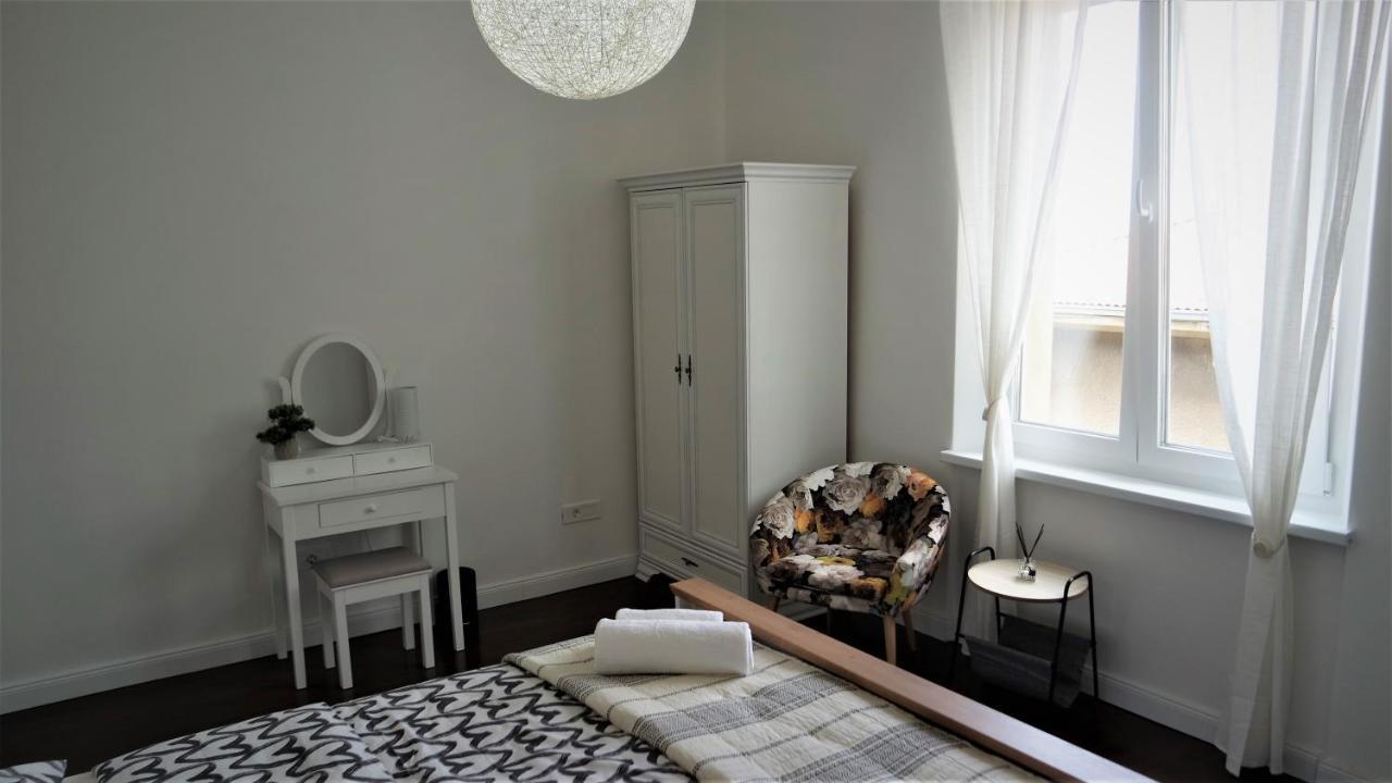 Sea Flower Apartment Rijeka Eksteriør billede
