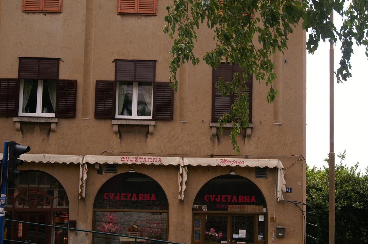 Sea Flower Apartment Rijeka Eksteriør billede