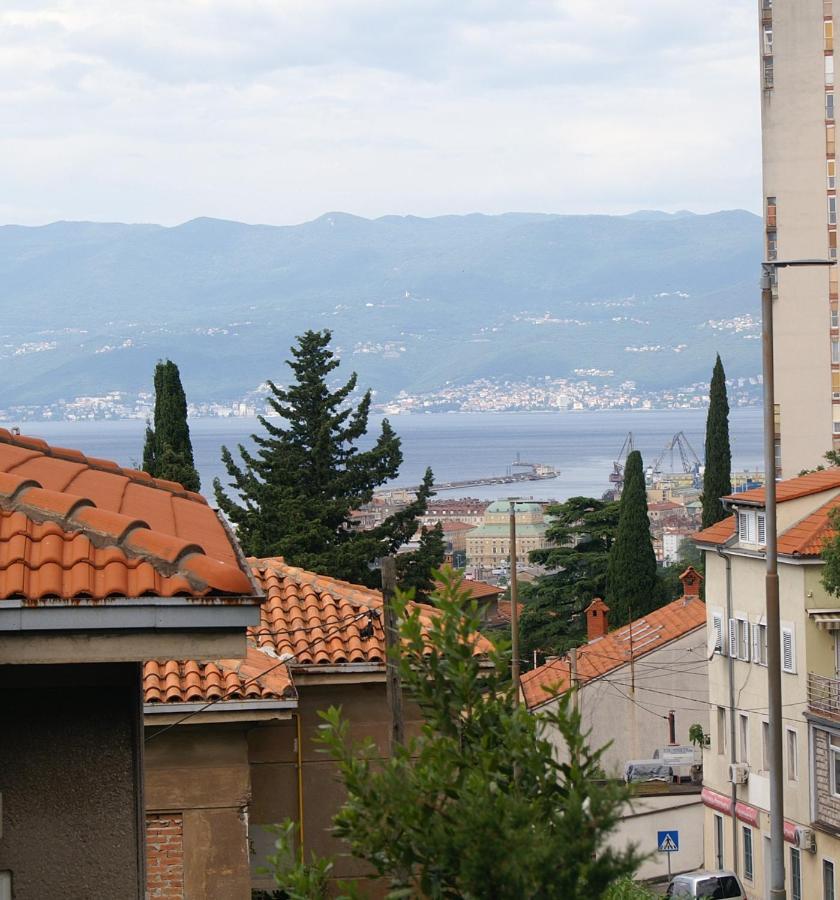 Sea Flower Apartment Rijeka Eksteriør billede